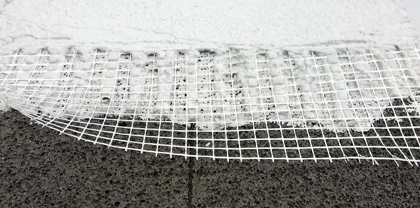 Пример штукатурного состава на основе гипса, армированного фасадной стеклосеткой с ячейкой 5х5 мм